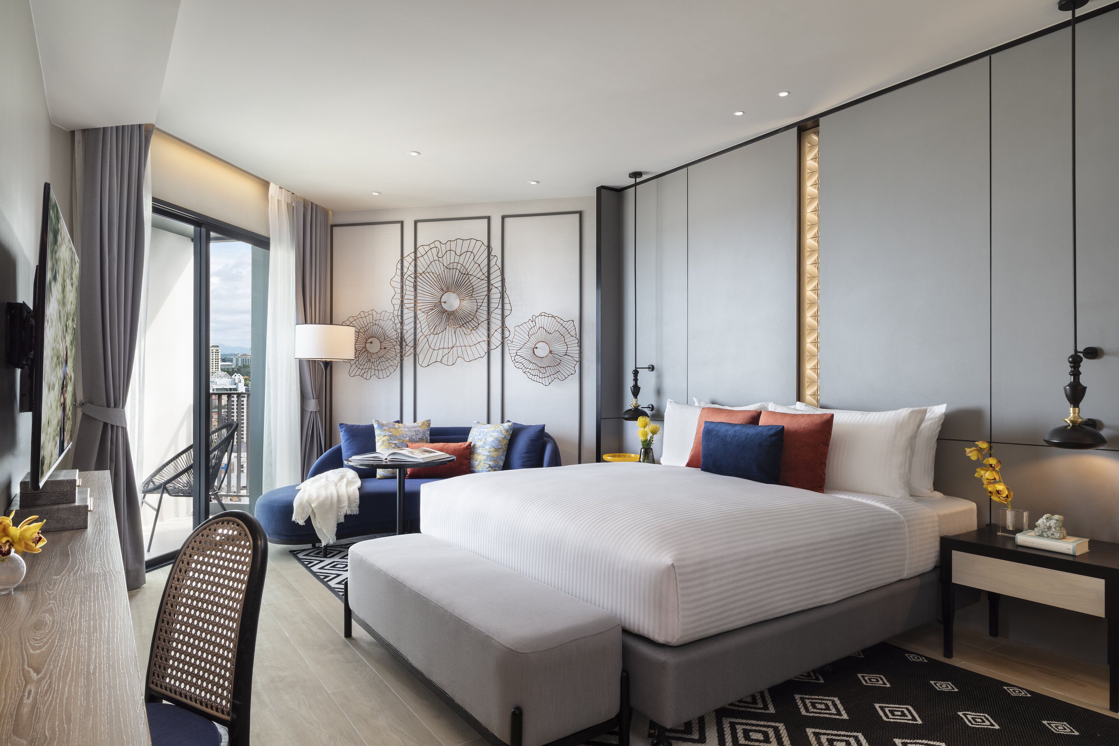 Down duvets, in-room safe, desk, laptop workspace