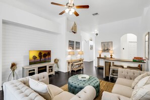Smart TV, fireplace