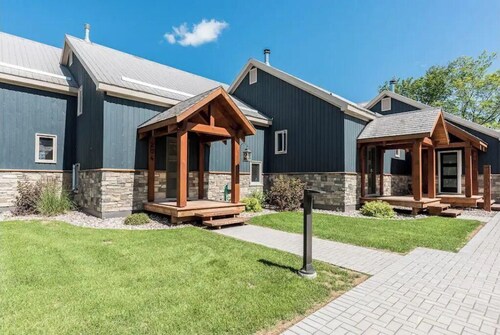 Golden Mallard Chalet: A 4-Season Retreat