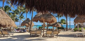 Chaises longues