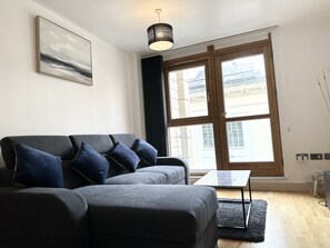 TV - The Temple Row Balcony Suite - in the heart of the city (Birmingham)