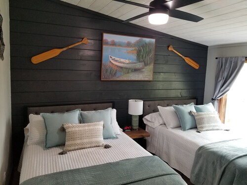  Book for summer fun at Eagles Cove on Lamoka !! Lake steps away 