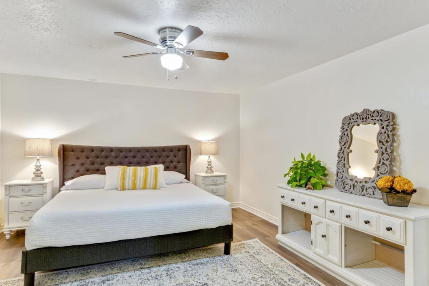 4 bedrooms, iron/ironing board, WiFi (free), bed sheets