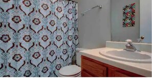 Combined shower/tub, towels, toilet paper