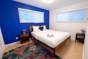 3 bedrooms, desk, WiFi, bed sheets