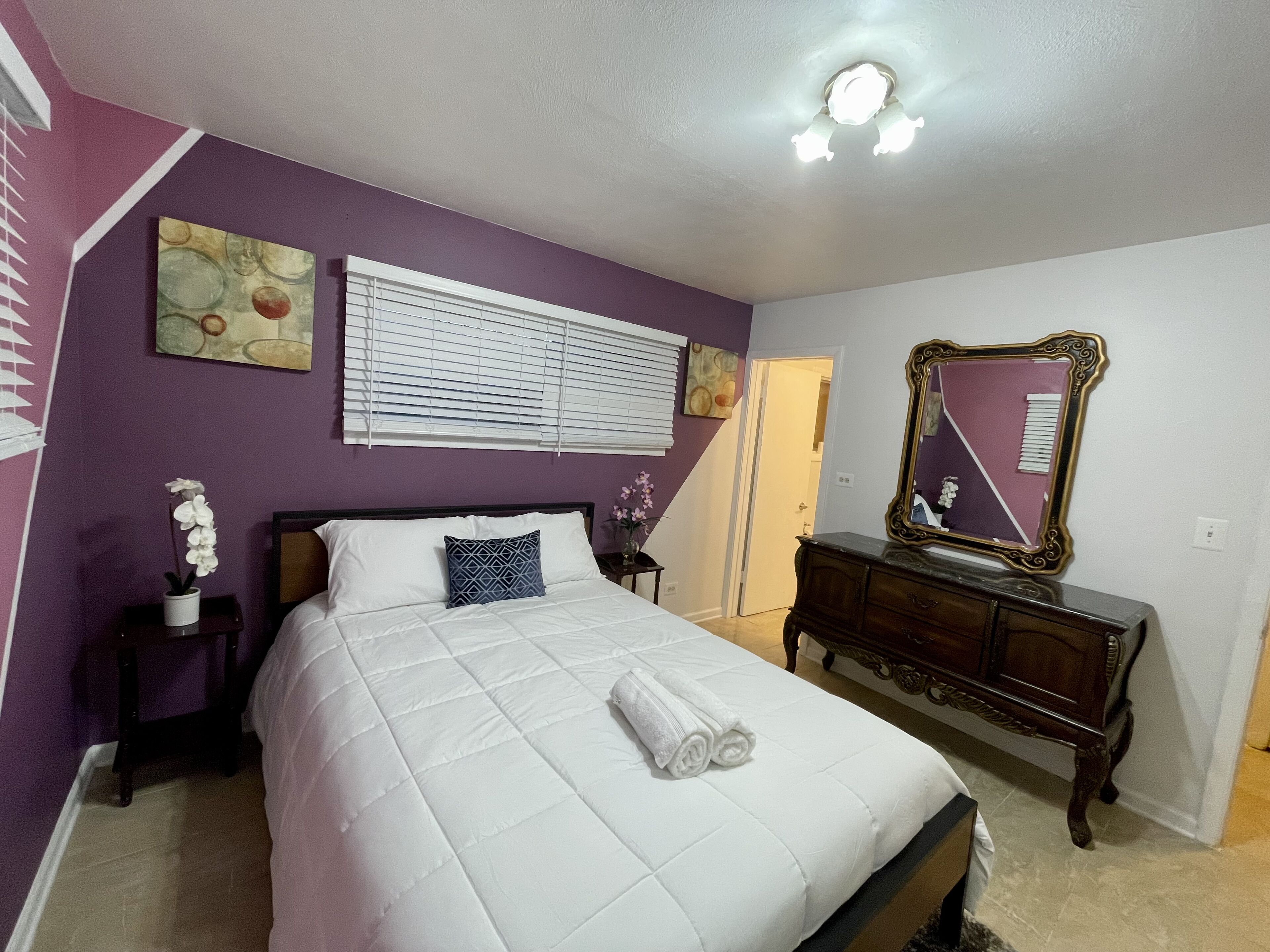 3 bedrooms, desk, WiFi, bed sheets