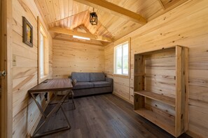 Phòng, phòng tắm dùng chung (Alpine Tiny) | Nội thất