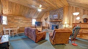 Deluxe Cabin | Interior