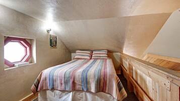 Deluxe Cabin | Free WiFi, bed sheets