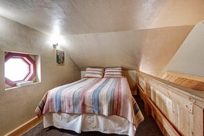 Deluxe Cabin | Free WiFi, bed sheets - Alpine Trails RV Park (South Fork)