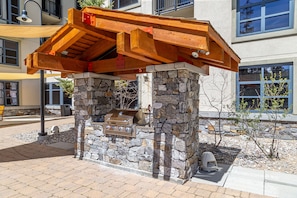 Terrace/patio - Luxury Remodeled Monache Studio with Views (Mammoth Lakes)