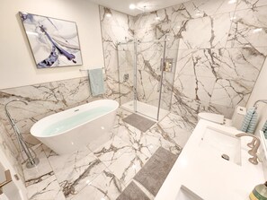 Combined shower/bathtub, hair dryer, towels, soap