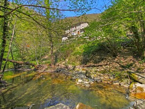 Exterior - Wonderful private villa for 15 people with hot tub, WIFI, private pool, TV, patio and pets allowed (Sansepolcro)