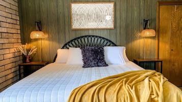 4 bedrooms, desk, iron/ironing board, travel crib