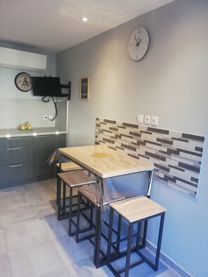 Dining - L'Astré (means Luck in occitan) (Loupian)