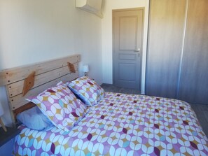 2 bedrooms, desk, free WiFi, bed sheets - L'Astré (means Luck in occitan) (Loupian)