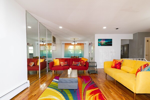 55-inch Smart TV with digital channels, TV, Netflix - Cheerful & Beautiful 3-Bedroom Ranch (Baldwin)