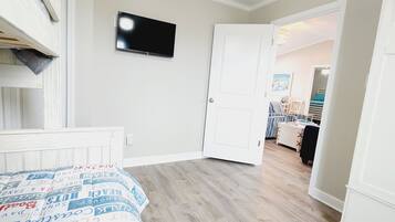 3 bedrooms, iron/ironing board, free WiFi, bed sheets