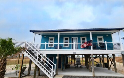 PET FRIENDLY: Steps to the Gulf! 2nd tier beach house 3BR/2BA