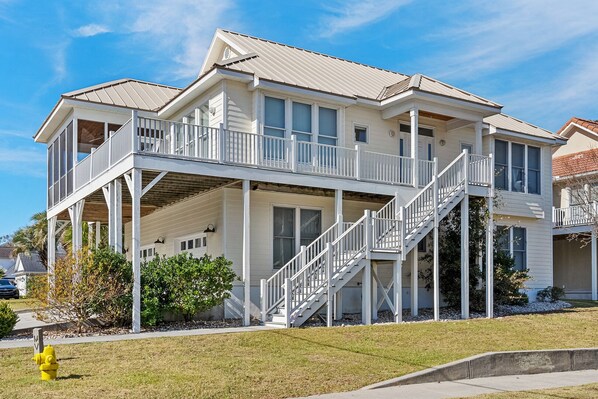Exterior - Spacious, family-friendly vacation rental home in Windy Hill-close to beach and activities (North Myrtle Beach)