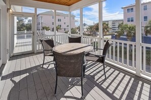 Outdoor dining - Spacious, family-friendly vacation rental home in Windy Hill-close to beach and activities (North Myrtle Beach)