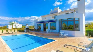 Villa, para fumadores | 4 habitaciones