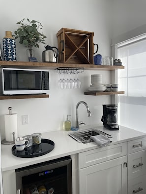 Fridge, microwave, oven, stovetop - Riverwalk One Condo with rooftop deck (Charlevoix)