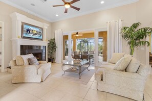TV - Fresh Water Canal, Kayaks, Heated Pool - Villa Windows on the Water - Roelens Vacations (Cape Coral)