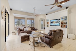 TV - Fresh Water Canal, Kayaks, Heated Pool - Villa Windows on the Water - Roelens Vacations (Cape Coral)