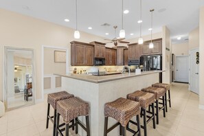 Fridge, microwave, oven, dishwasher - Fresh Water Canal, Kayaks, Heated Pool - Villa Windows on the Water - Roelens Vacations (Cape Coral)