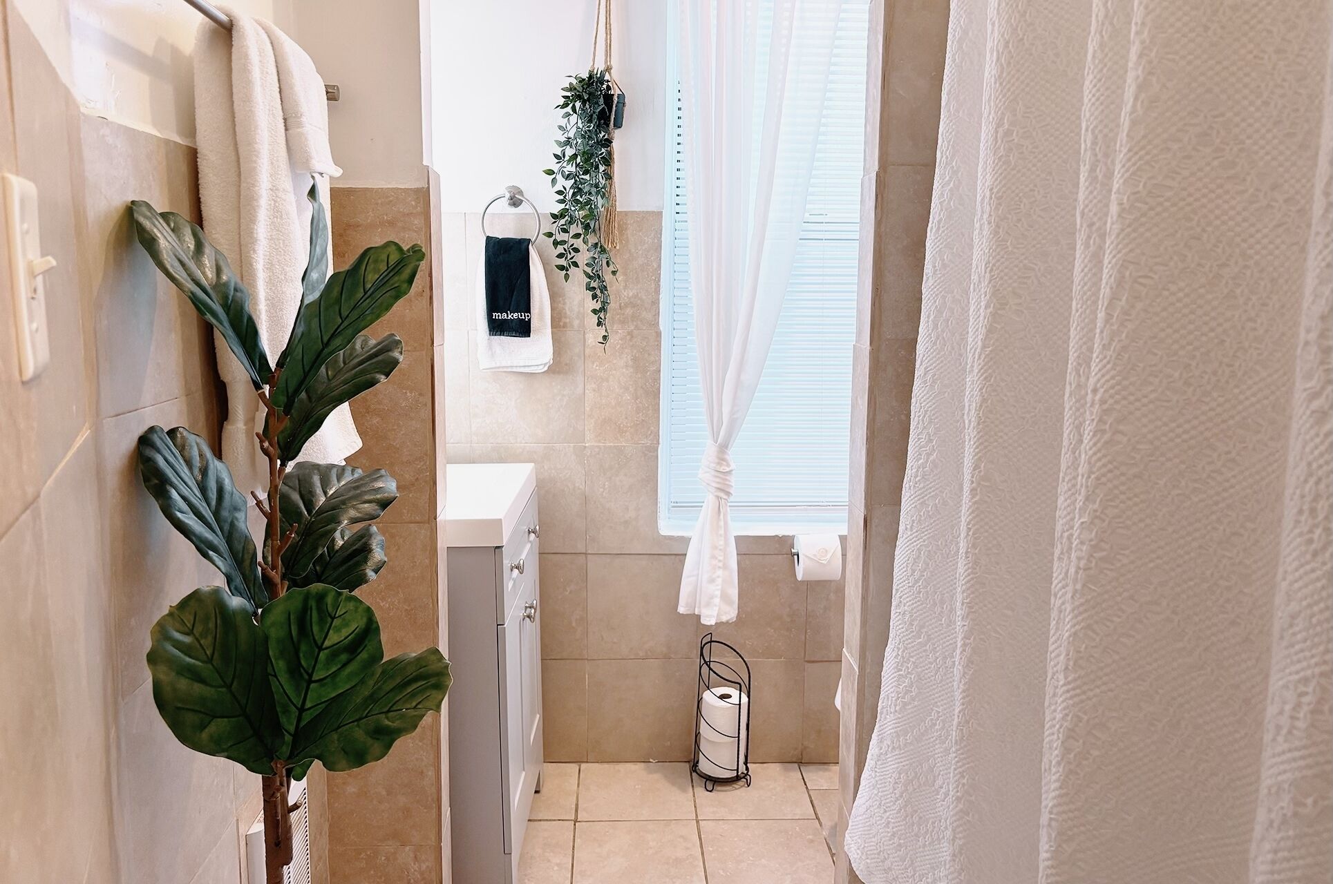 Combined shower/bathtub, hair dryer, towels, toilet paper