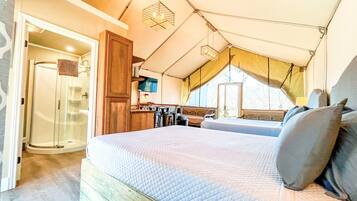 Standard Cabin | Individually decorated, individually furnished, free WiFi, bed sheets