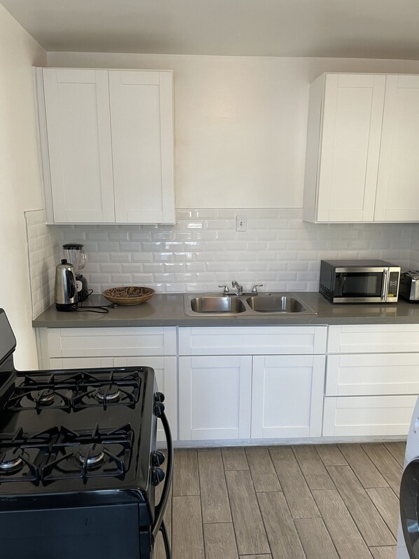 Kühlschrank, Mikrowelle, Toaster