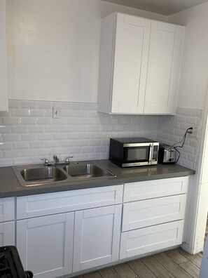 Kühlschrank, Mikrowelle, Toaster