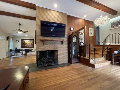 Prime Location in Charlotte! 5br/4ba- Sleeps 16