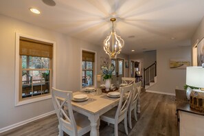 Dining - Peaceful Wood Haven - game room, fire pit, plus pool and tennis access (Banner Elk)