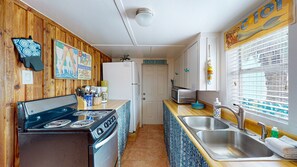 Fridge, microwave, oven, stovetop - In Town Near Shops, Restaurants and Nightlife (Port Aransas)