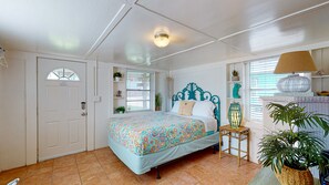 1 bedroom, free WiFi, bed sheets - In Town Near Shops, Restaurants and Nightlife (Port Aransas)