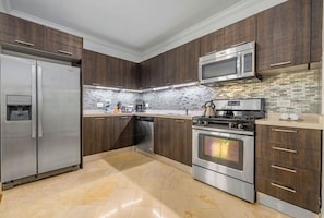 Fridge, microwave, oven, stovetop