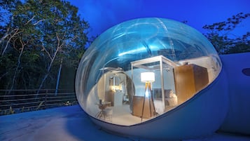 Chambre Panoramique, 1 grand lit | Matelas mémoire de forme, mini-bar avec articles gratuits