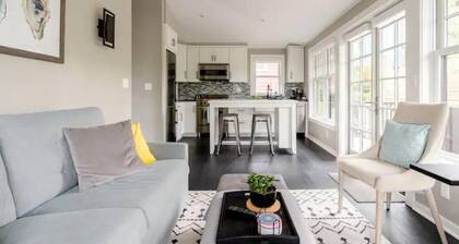 Fremont cottage w/garage, light-filled, walkable