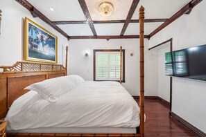 3 bedrooms, desk, iron/ironing board, free WiFi