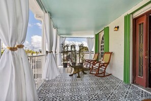 Terrace/patio - Historic Palm Beach Regency style 3/2 safe, quiet in the heart of West Palm (WEST PALM BEACH)