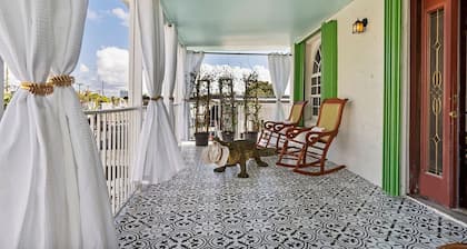 Historic Palm Beach Regency style 3/2 safe, quiet in the heart of West Palm