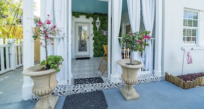 Historic Palm Beach Regency style 3/2 safe, quiet in the heart of West Palm