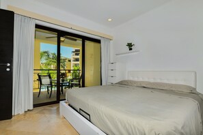 1 bedroom, iron/ironing board, WiFi, bed sheets - Amazing 1BR 2BA Condo @ Great Location w/ Pool GYM (Palm Beach)