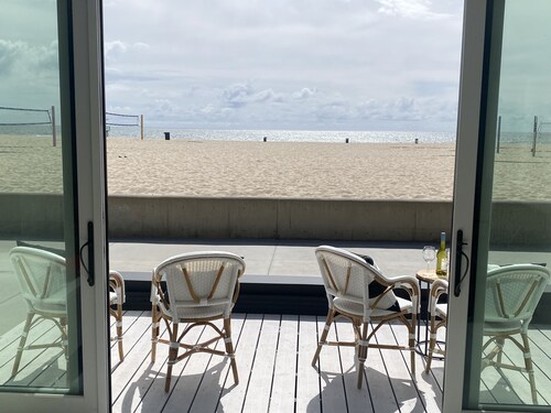 Ocean Views! Beachfront Deck on Hermosa Strand