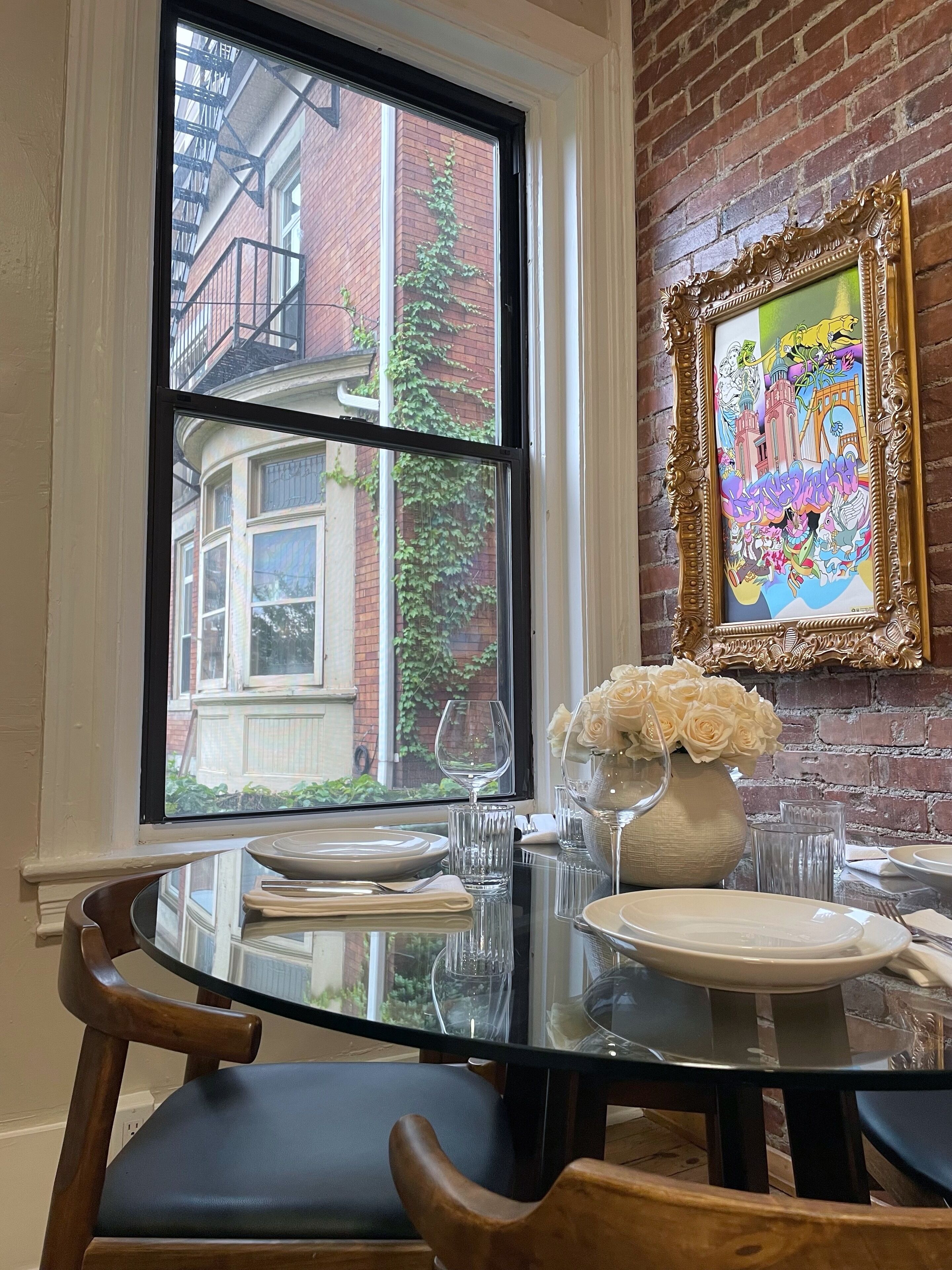 Full-size fridge, microwave, oven, stovetop