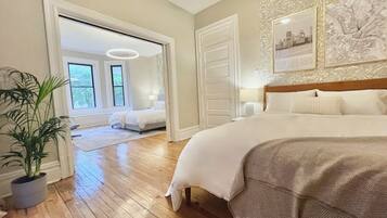 3 bedrooms, Egyptian cotton sheets, premium bedding, down comforters