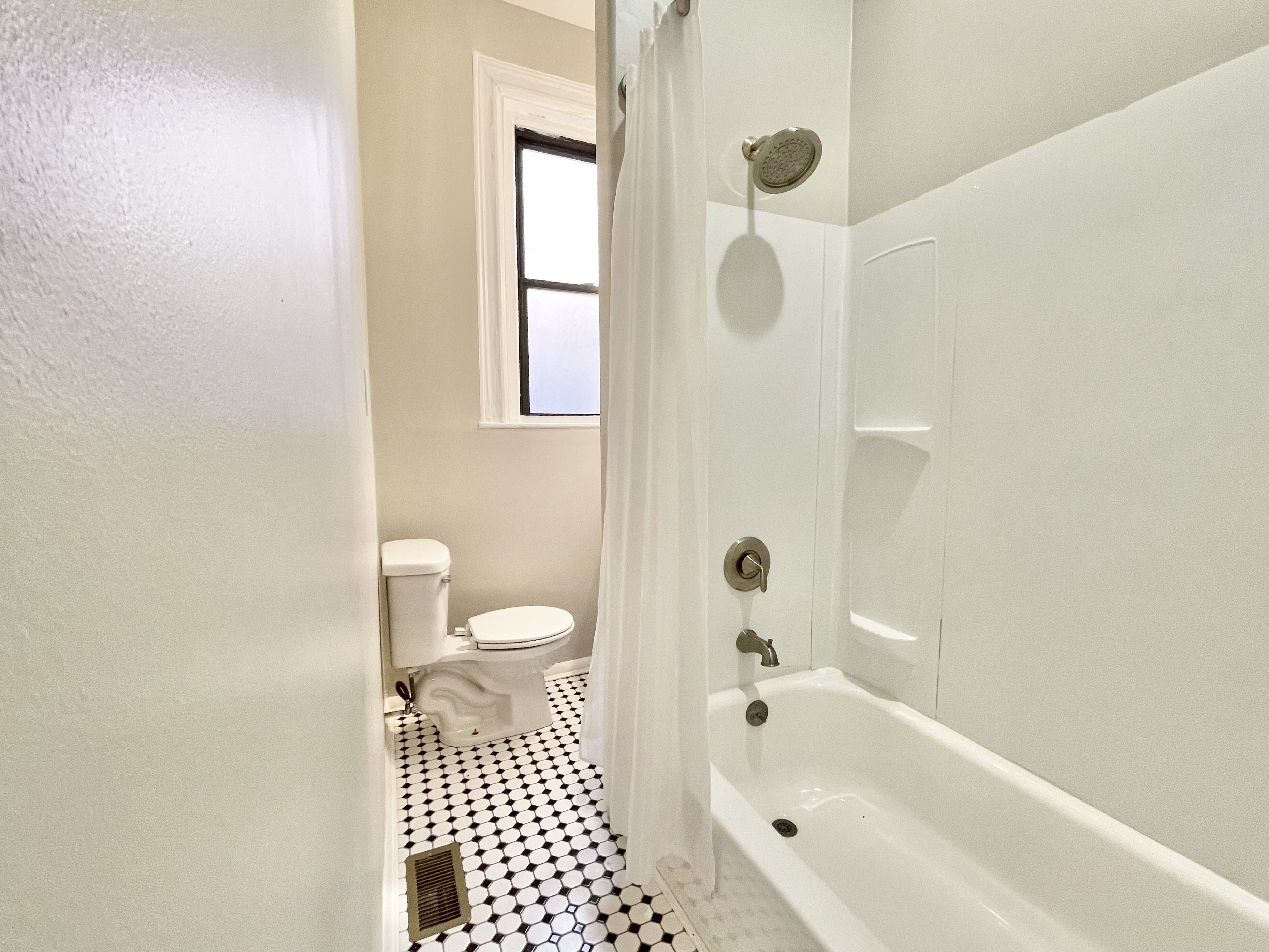 Luxury Apartment | Bathroom